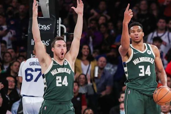 ความสำเร็จและความล้มเหลวของ Bucks ในรอบเพลย์ออฟ